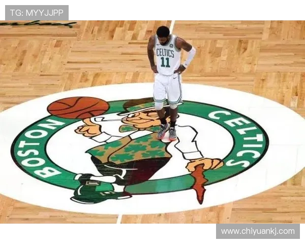 伯德无球跑动牵制防守，拉开空间改变绿军进攻结构