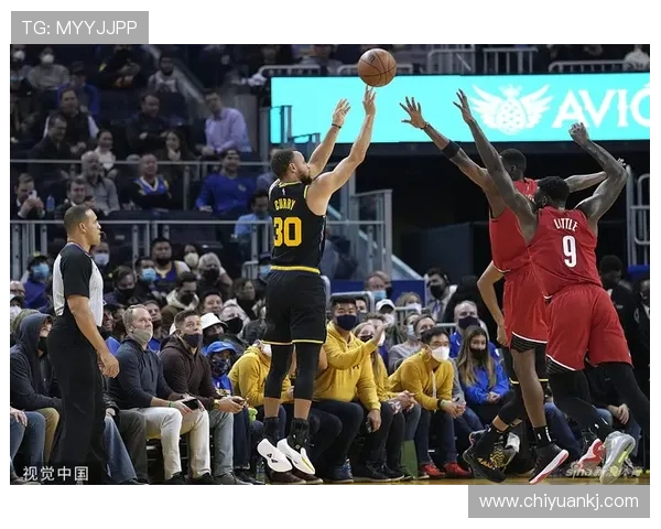 哈登挡拆组织创造空位胜库里无球威胁却逊一筹